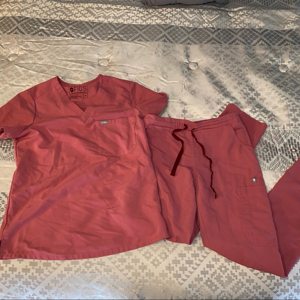Size xs figs scrubs top and bottom. Limited edition color
